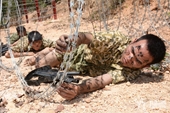 Commando troops hone skills under blazing sun